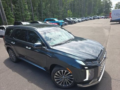 Used 2024 Hyundai Palisade Calligraphy FWD image 2