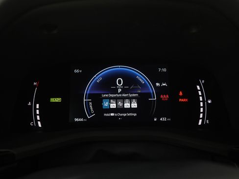 Used 2025 Toyota Camry SE image 26