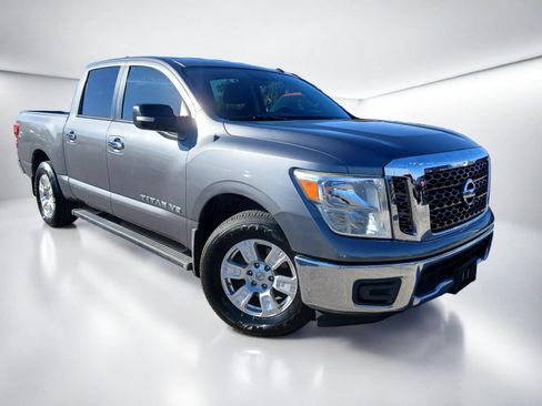 Used 2018 Nissan Titan SV RWD image 1