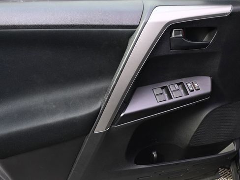 Used 2018 Toyota RAV4 LE w/ All Weather Liner Package FWD image 22