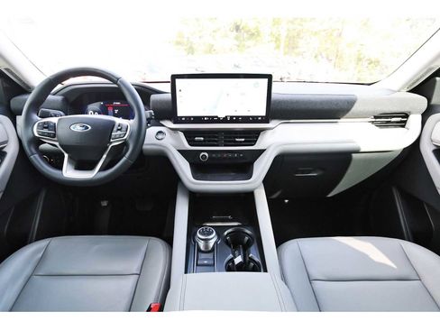 Used 2025 Ford Explorer Active w/ Active Comfort Package image 7