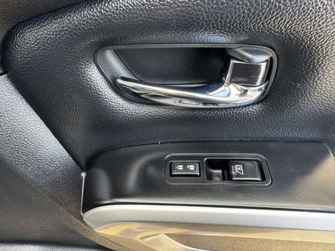 Used 2017 Nissan Titan SL image 50