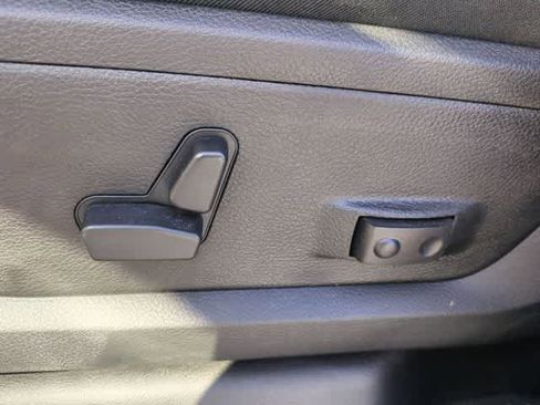 New 2026 RAM 2500 Laramie AWD/4WD image 17