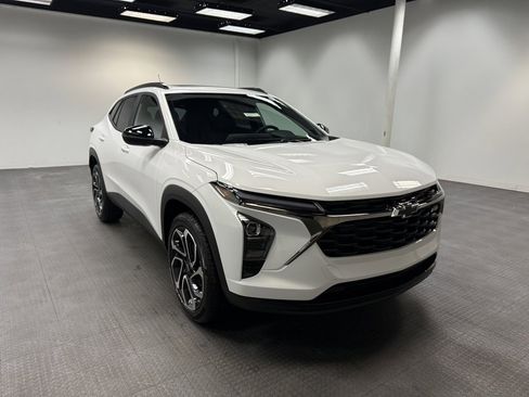 New 2026 Chevrolet Trax RS w/ Sunroof Package image 8