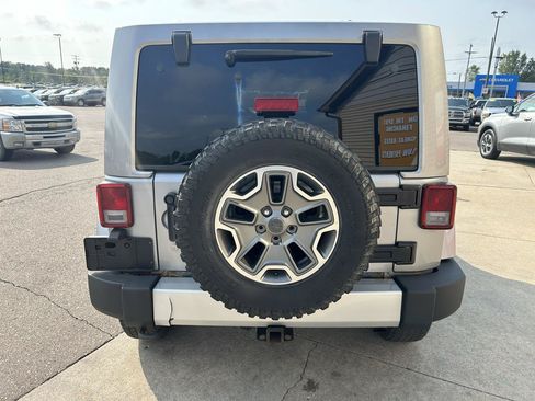 Used 2013 Jeep Wrangler Unlimited Sahara w/ Dual Top Group AWD/4WD image 8