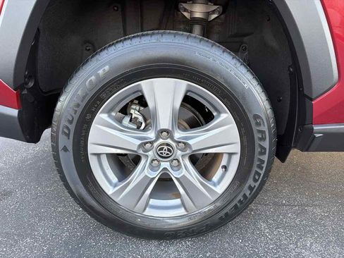 Used 2022 Toyota RAV4 XLE w/ Convenience Package FWD image 42