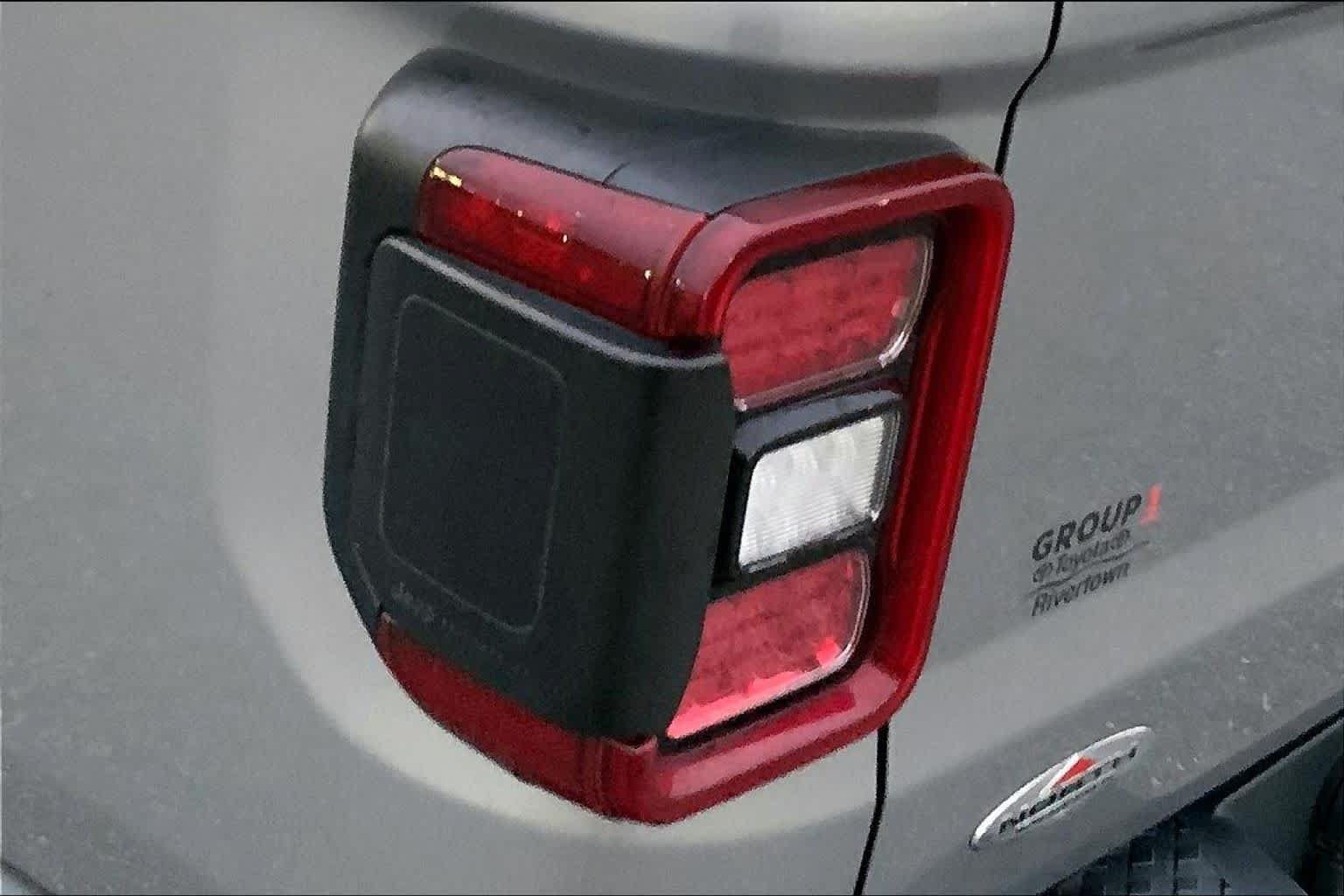 Used 2020 Jeep Gladiator Overland AWD/4WD image 25
