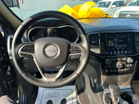 Used 2019 Jeep Grand Cherokee Laredo w/ Laredo X Package image 22