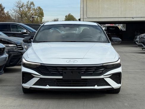 Used 2025 Hyundai Elantra SEL image 7