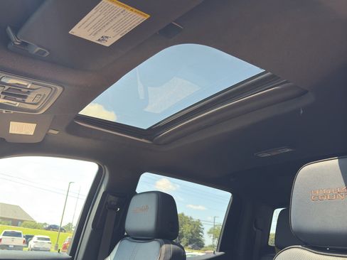 Used 2023 Chevrolet Silverado 1500 High Country w/ Technology Package AWD/4WD image 31