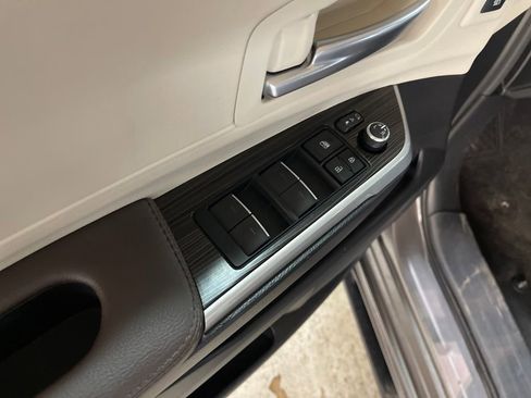 Certified 2023 Toyota Sienna Platinum image 11