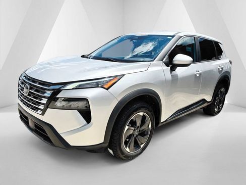 Used 2024 Nissan Rogue SV FWD image 3