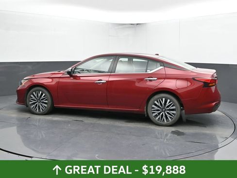 Used 2025 Nissan Altima 2.5 SV FWD image 10