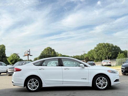 Used 2018 Ford Fusion SE w/ Equipment Group 602A FWD image 6