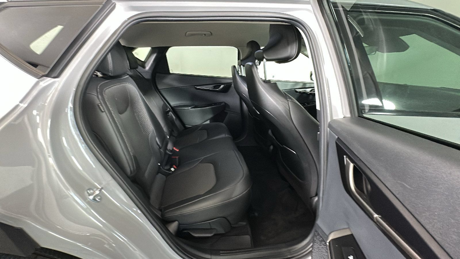 Used 2025 Kia EV6 Light AWD/4WD image 34