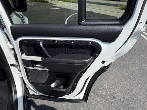 Used 2020 Land Rover Defender 110 HSE AWD/4WD image 19