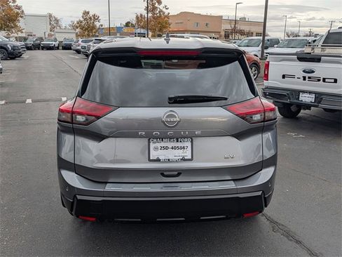 Used 2024 Nissan Rogue SV image 5