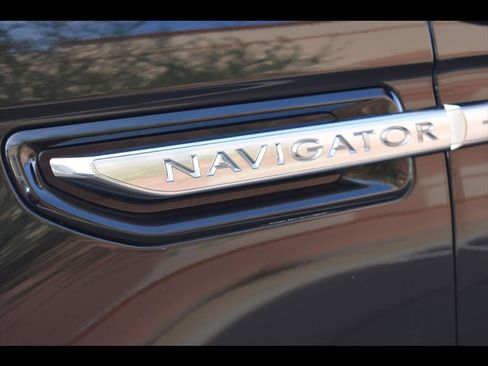Used 2018 Lincoln Navigator L Select image 54