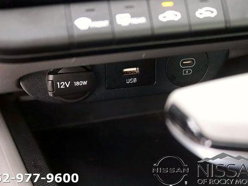Used 2024 Hyundai Elantra SEL FWD image 19