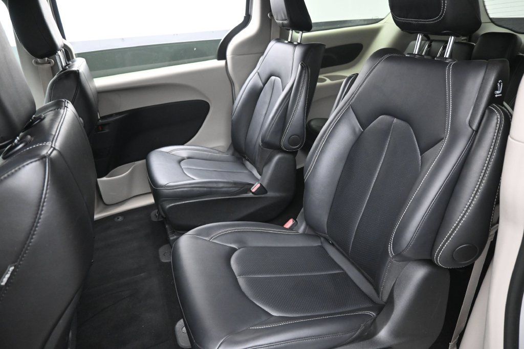 Used 2024 Chrysler Pacifica Limited FWD image 26