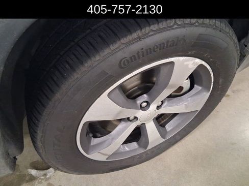 Used 2019 Jeep Cherokee Limited image 21