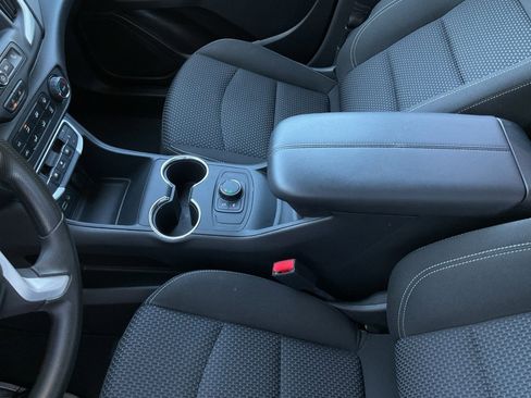 Used 2024 GMC Terrain SLE image 34