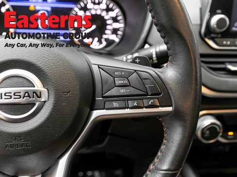 Used 2022 Nissan Altima 2.5 SR FWD image 16