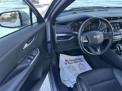 Certified 2023 Cadillac XT4 Luxury w/ Cold Weather Package image 15