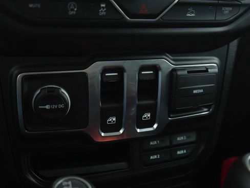 Used 2022 Jeep Wrangler Sport S image 19