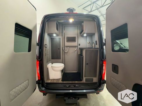 Used 2022 Mercedes-Benz Sprinter 2500 image 13