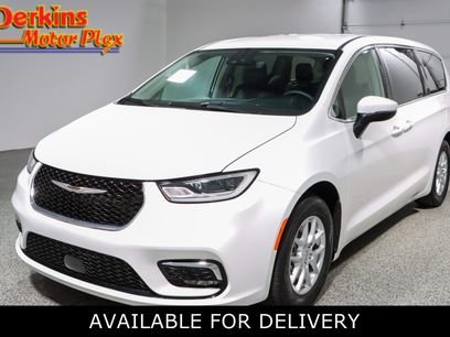 Used 2023 Chrysler Pacifica Touring-L