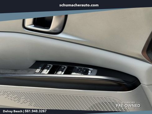 Used 2024 Kia Carnival LX FWD image 26