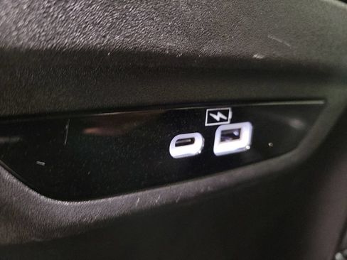 Used 2023 Chrysler Pacifica Touring-L FWD image 21