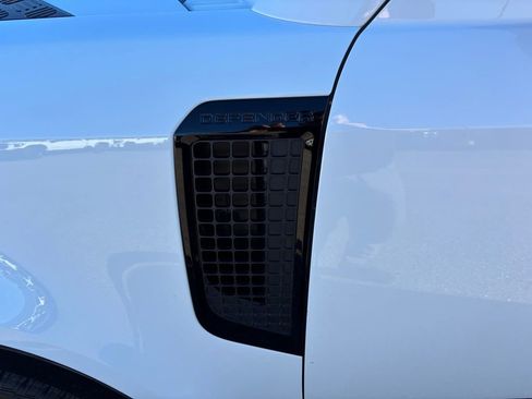 Used 2025 Land Rover Defender 130 X-Dynamic SE AWD/4WD image 10