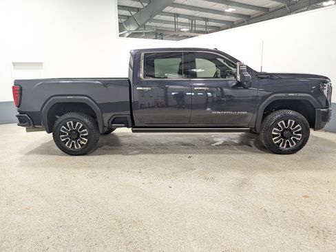 Used 2024 GMC Sierra 3500 Denali Ultimate AWD/4WD image 2