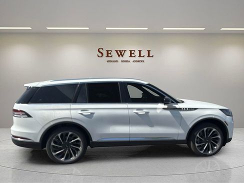 Used 2025 Lincoln Aviator Reserve w/ Equipment Group 201A image 6