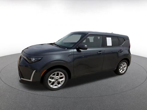 Used 2025 Kia Soul LX w/ LX Technology Package FWD image 8