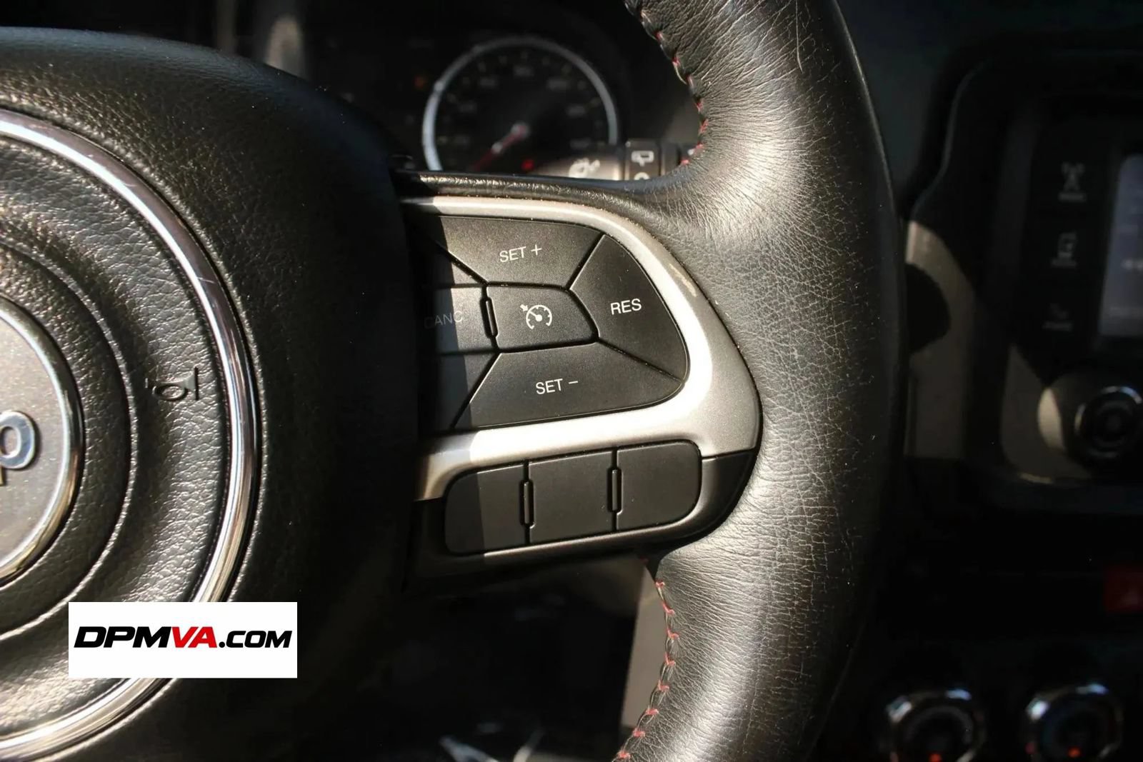 Used 2015 Jeep Renegade Trailhawk AWD/4WD image 24