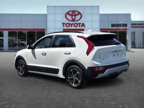 Used 2023 Kia Niro EX image 7