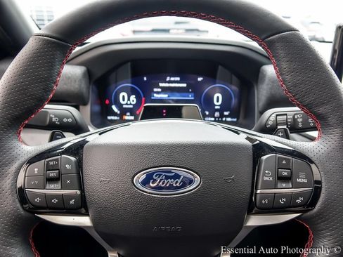 Used 2025 Ford Explorer ST AWD/4WD image 17