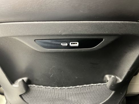 Used 2024 Chrysler Pacifica Touring-L image 12