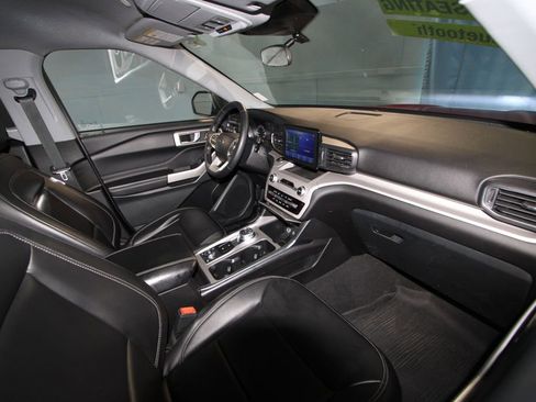 Used 2023 Ford Explorer XLT w/ Equipment Group 202A image 19