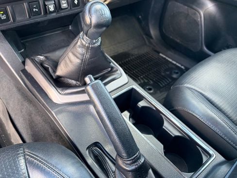 Used 2019 Toyota Tacoma TRD Off-Road image 30