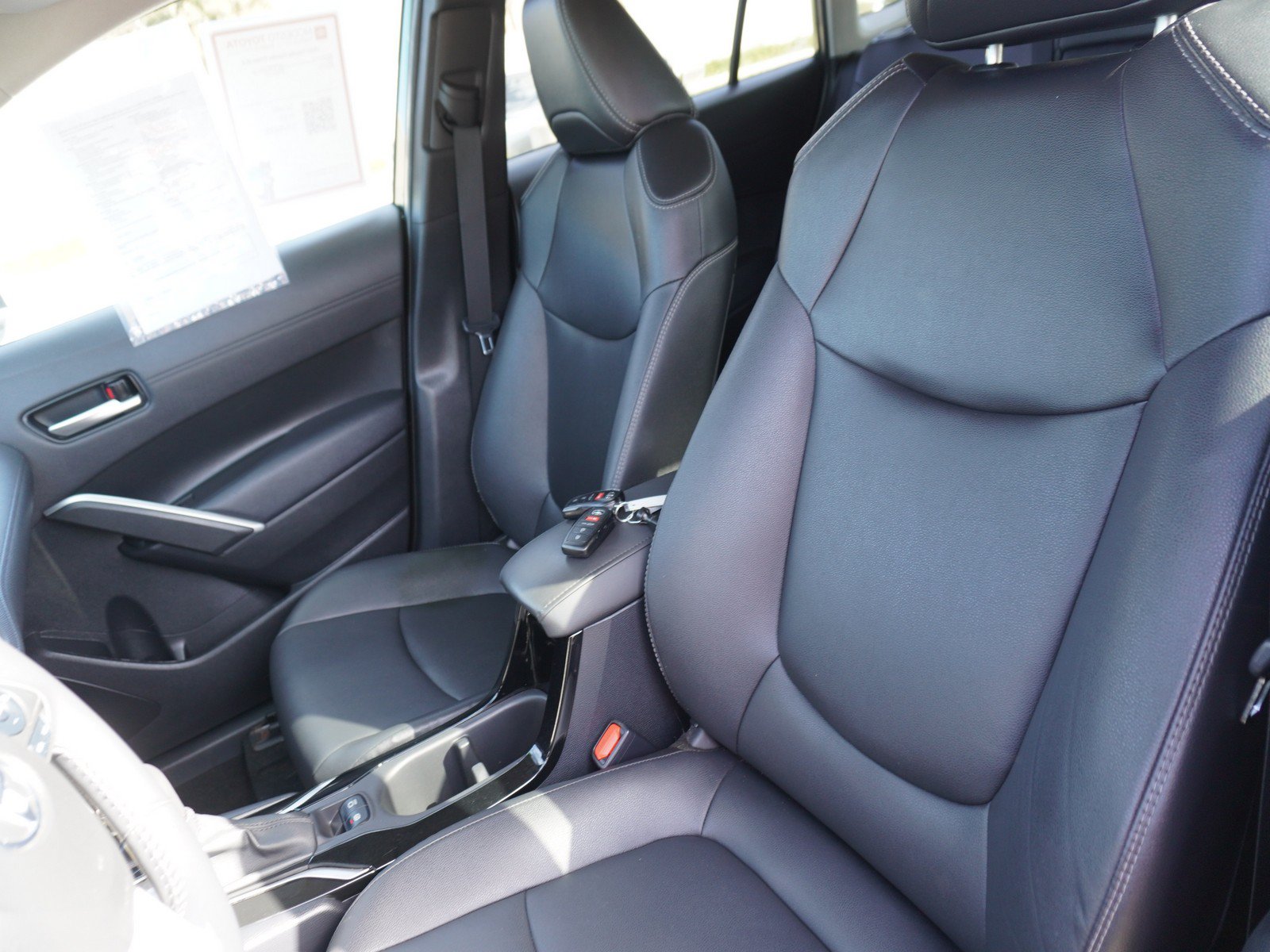 Used 2023 Toyota Corolla Cross XLE w/ Convenience Package AWD/4WD image 22