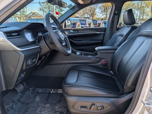 New 2026 Jeep Grand Cherokee Limited w/ Limited Altitude Package RWD image 16