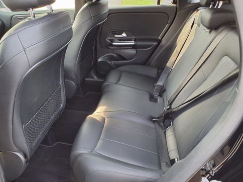 Used 2021 Mercedes-Benz GLA 250 4MATIC image 7