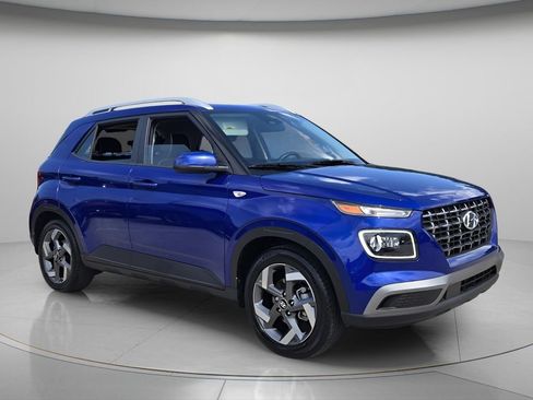 Certified 2025 Hyundai Venue Limited FWD image 8