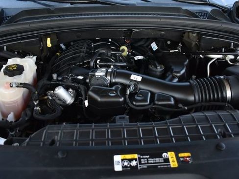 Used 2023 Jeep Grand Cherokee L Limited w/ Black Appearance Package image 21