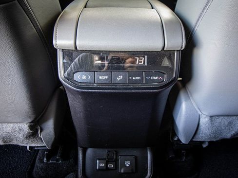 Used 2023 Toyota Highlander Limited image 44