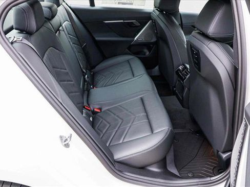 Used 2025 BMW i5 xDrive40 w/ Premium Package image 23